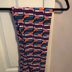 LuLaRoe OS leggings.